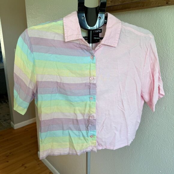 Hot Topic Pastel Stripe Split Boxy Crop Woven Button-Up Unicorn Cotton Candy L - Picture 2 of 5